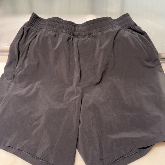 lululemon athletica Men’s Black Athletic Shorts - Picture 2 of 3
